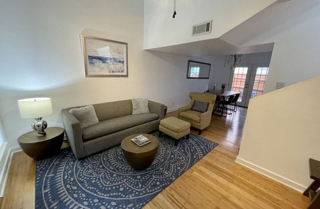 Spacious 2BR/1.5Bath Hideaway in DT ATX Pets OK + Parking!