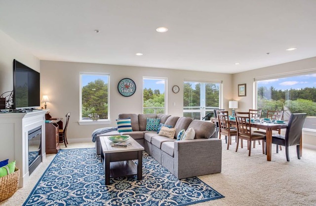 Spacious 2BR End Unit ~ Saltwater Heated Pool ~ Hot Tub ~ Beach Access!