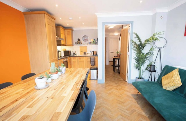 Spacious 3-Bed Townhouse Florence Villa Near River & City