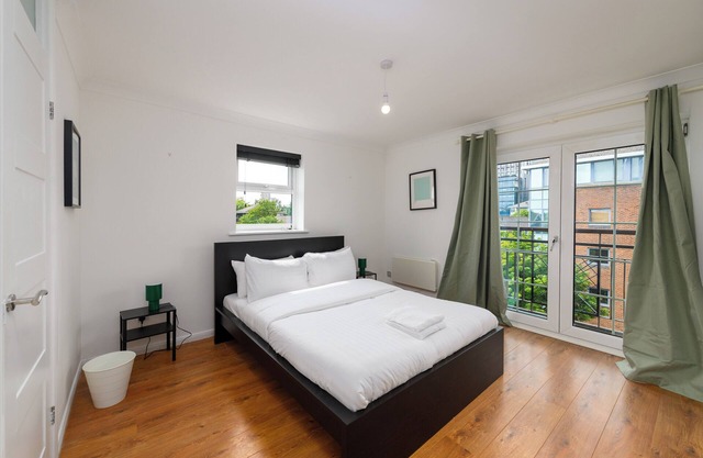 Spacious 3 Bed | Short Walk to Atlantic Wharf