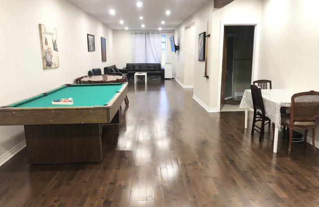 Spacious 3 beds Loft with Parking($14/day)