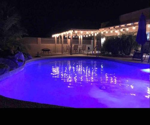 Spacious 3 BR with Pool Minutes Away from Lake