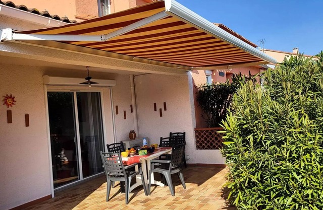 Spacious 3-bedroom bungalow, air-conditioned, near beach
