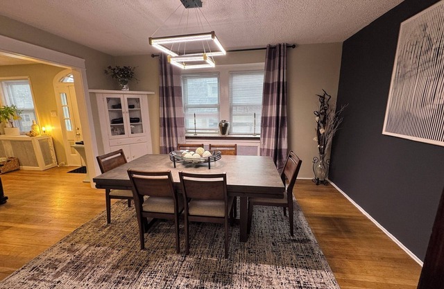Spacious 3BR/1BA house with WiFi and Parking in Pleasant Upper Darby.