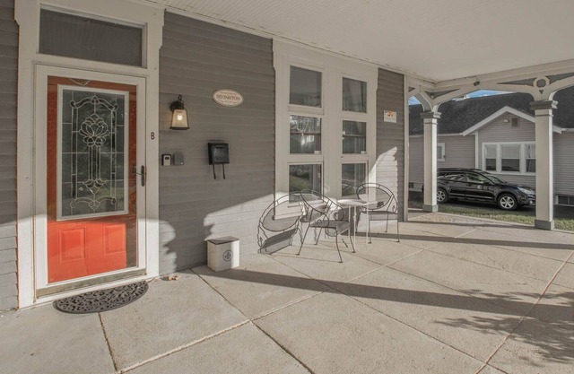 Spacious 3BR/2BA Rental Unit - Close To Everything