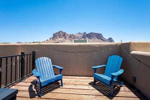 Spacious 3BR Retreat - Mtn Views & BBQ