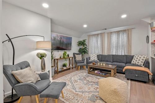 Spacious 3BR Salem Getaway, Modern & Walkable