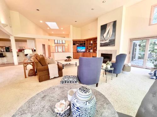 Spacious 4 BDR Home in Desirable Abbey Springs