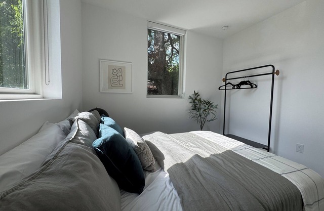 Spacious 4-bedroom apartment in charming Austin with AC, fitness room