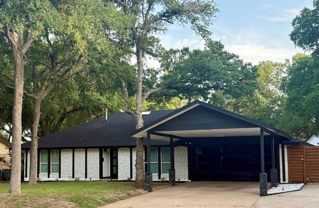 Spacious 4-bedroom house close to downtown Austin