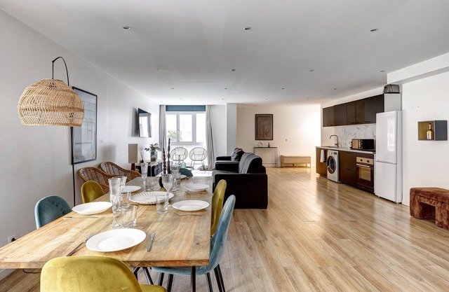 Spacious 4BDR in Buttes Chaumont pour 12 pers