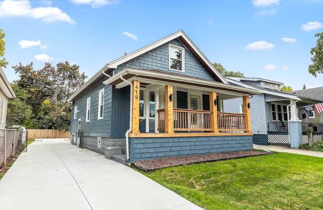 Spacious 4BR Home by Dtown Royal Oak