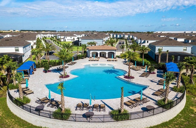 Spacious 5-bedroom Family Fun Home w/Private Pool, Near Disney