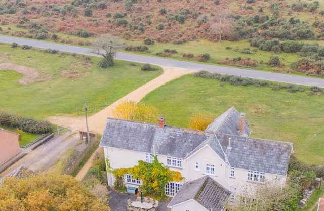 Spacious 5-bedroom home with cinema room, Aga kitchen & forest walks