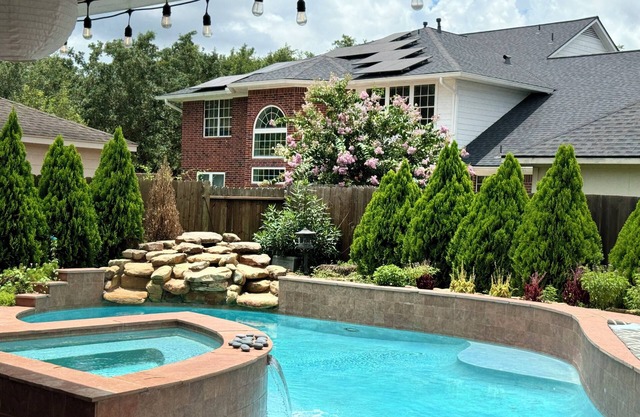 Spacious 5-bedroom house with WiFi and fitness room in charming Sugar Land