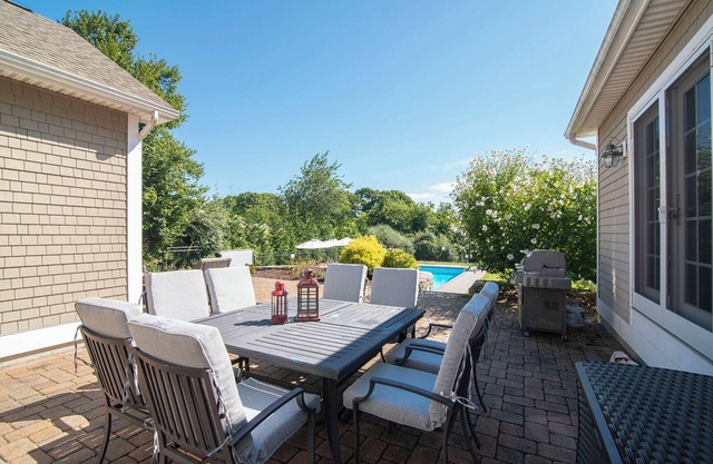 Spacious 5-bedroom house with Pool