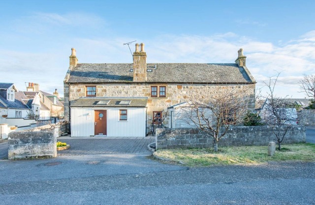 Spacious 5 Bedroom. Pet-Friendly Self Catering Cottage in Findhorn.