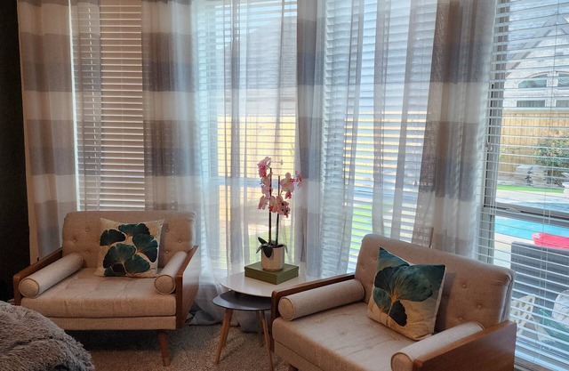 Spacious 5-bedroom Retreat with WiFi, AC