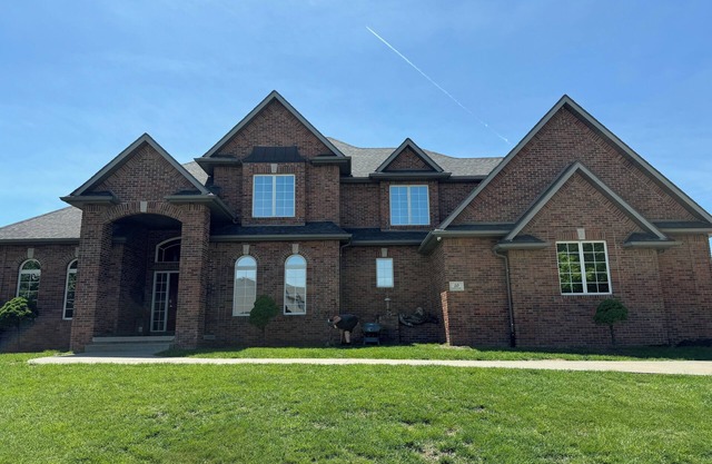 Spacious 5-bedroom house in beautiful Carter Lake with fitness room, WiFi