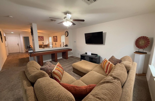 Spacious 5BR 11 Beds Sleeps 15 Fenced Yard w/Grill – Great July Rates!