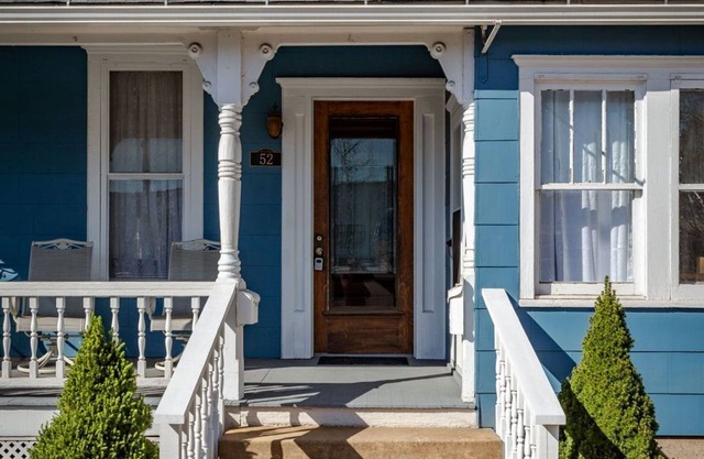 Spacious 5BR Victorian in charming Hughesville sleeps 12