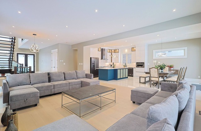 Spacious 6-bedroom villa in enchanting Niagara Falls with AC