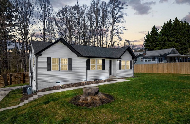 Spacious 6-bedroom house in beautiful Downtown Brevard