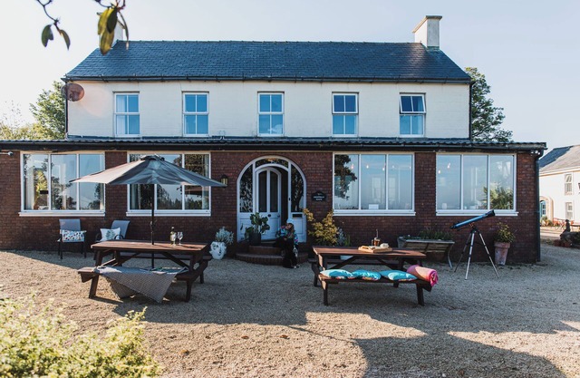 Spacious 9-bedroom country house in charming Avoca
