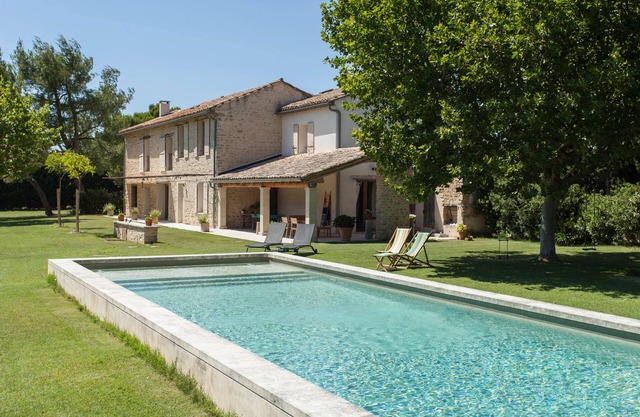 Spacious and quiet farmhouse in Isle sur la Sorgue