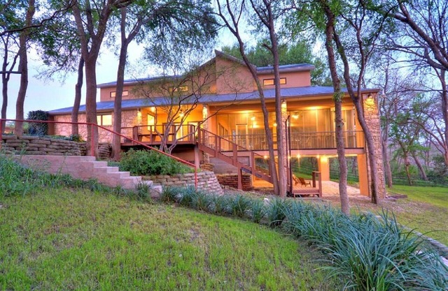 Spacious and Beautiful Riverfront Home!