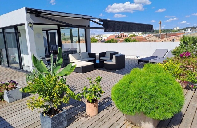 Spacious and bright nest with beautiful terrace