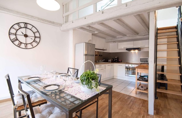 Spacious and charming flat at the gateway to Lyon and the Dombes