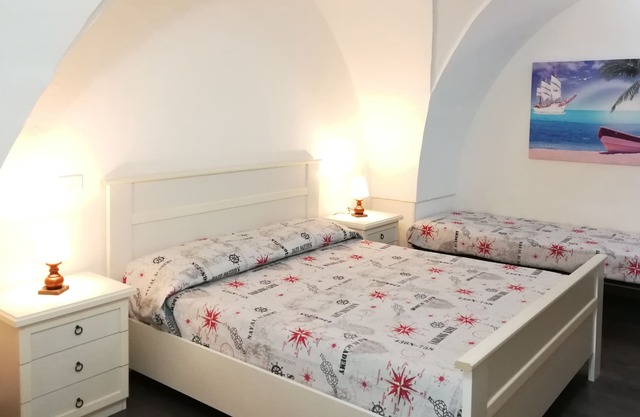 Spacious and cozy apartment in the center of Gallipoli and 200 m from the sea.