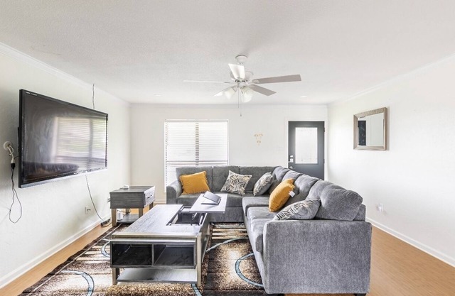 Spacious and Cozy home in a great area!
