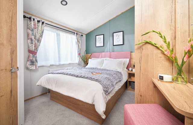 Spacious and luxury lodge with TV/Freeview.