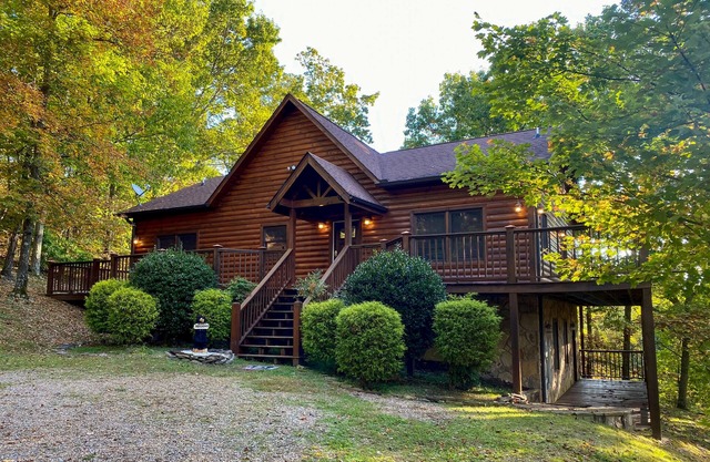Spacious and peaceful Providence with 2 master suites and large wrap-around deck