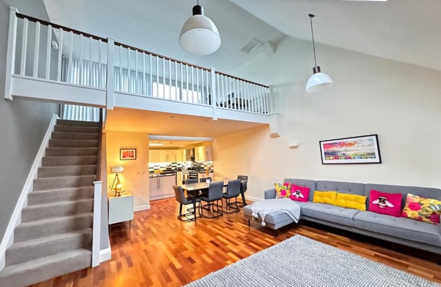 Spacious and Refreshing 3-4 Bed Stamford House!
