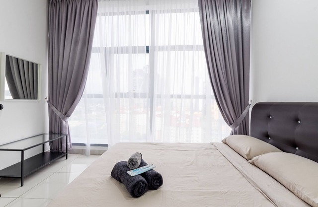 Spacious and Trendy, 7 mins to KLCC