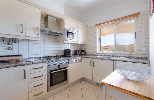 Spacious apart with pool, gym in Albufeira