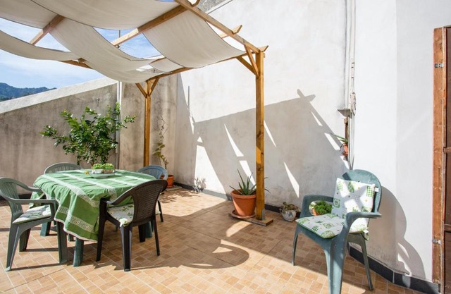 Spacious Apartment in Cava de' Tirreni with Mountain View.