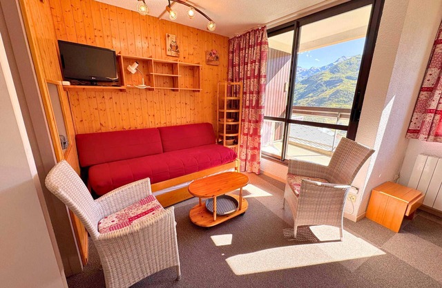 Spacious Apartment for 10, Ski-In/Ski-Out, Reberty 1850, Les Menuires