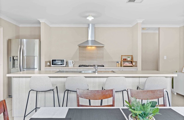 Spacious Beach House – Family & Pet-Friendly