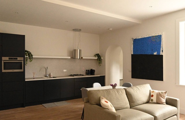 Spacious, bright and modern apartment on Monkstown seafront