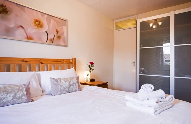 Spacious, bright, central apartment for up to 4