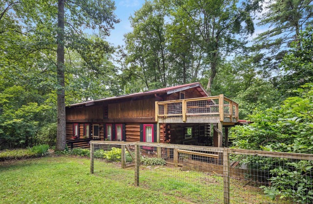Spacious Cabin in Pisgah Forest.