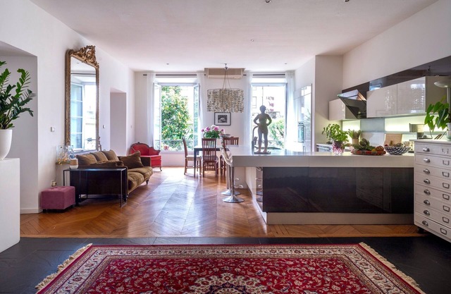 Spacious charming 2 bedrooms, garden view, golden quarter, 5 min walk to beachn