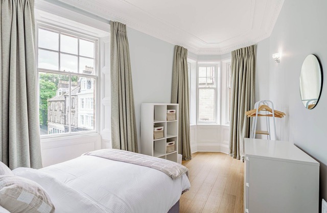 Spacious City Apartment - Dunfermline