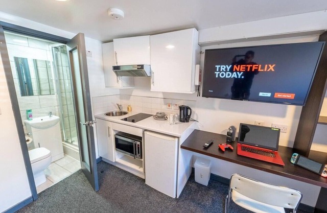 Spacious Comfortable Studio Near the University