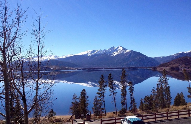 Spacious Condo - 2 King Beds - Million $ Lake & Mountain View