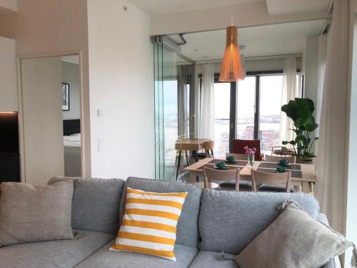 Spacious corner apartment with sea view